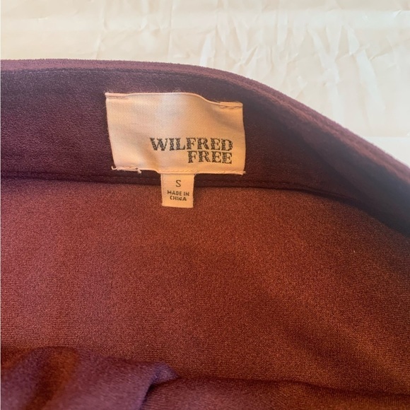 ๐ Aritzia Wilfred Free Burgundy Faux Suede Skirt - Stylish and New!  ๐ - Picture 7 of 10
